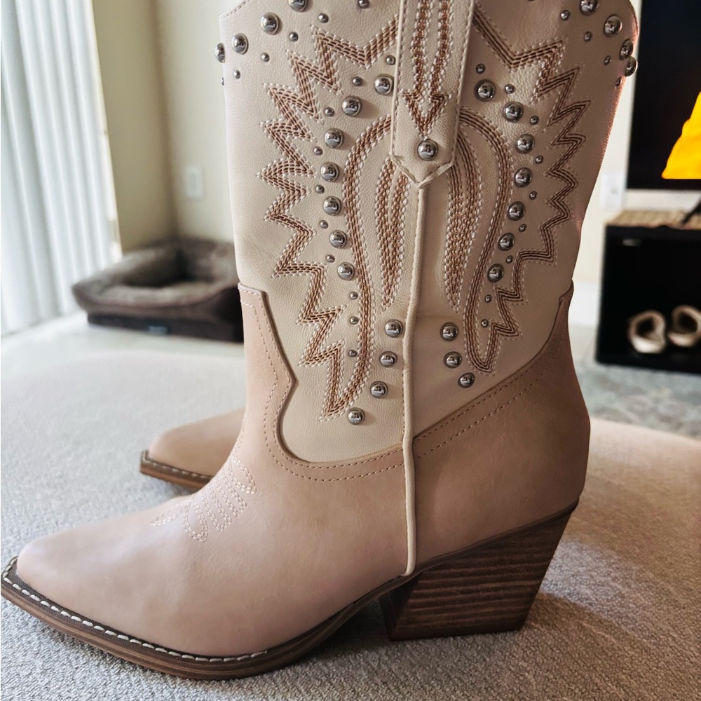 👢 STUNNING Studded Boho Western Ankle Boots - Neutral 👢 - Picture 2 of 5